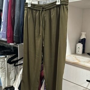 Express olive green women’s elastic waist drawstring pants ankle length size M